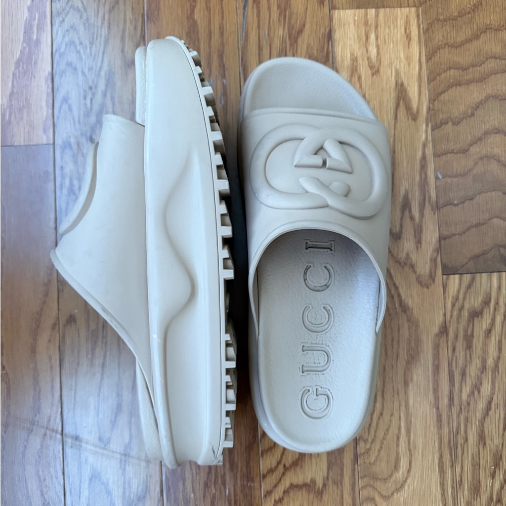 Gucci Vintage Camel Slip-On Interlocking Double G Rubber Slides - Picture 4 of 5